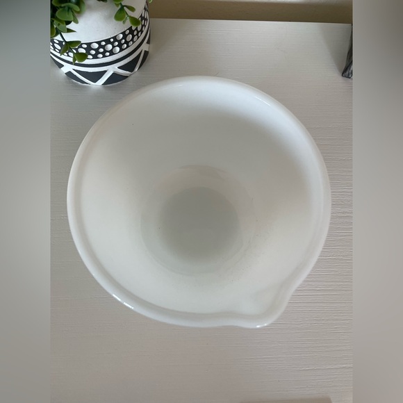 Sunbeam Mixmaster Model 7 Glasbake Milk Glass Mixer Bowl Vintage 1940s with pour - Picture 4 of 5